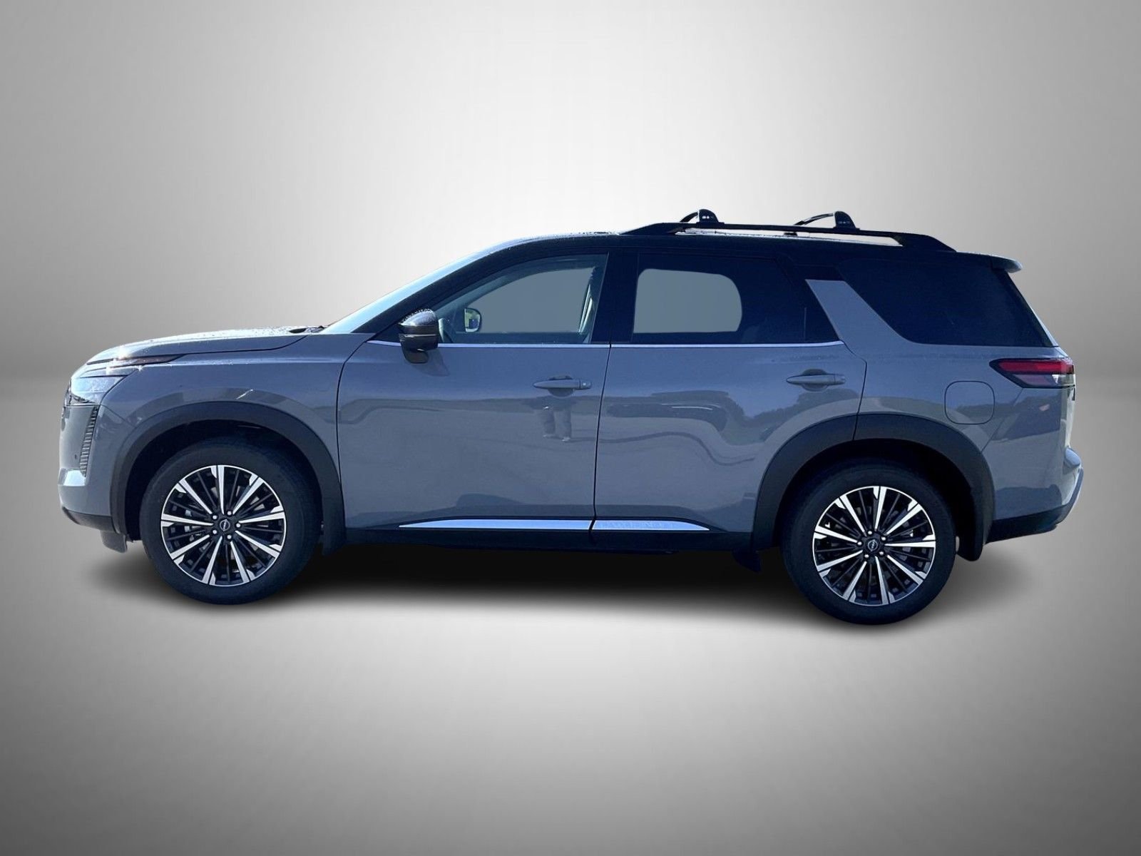 New 2026 Boulder Gray Pearl / Super Black Two-tone Nissan Platinum image 8