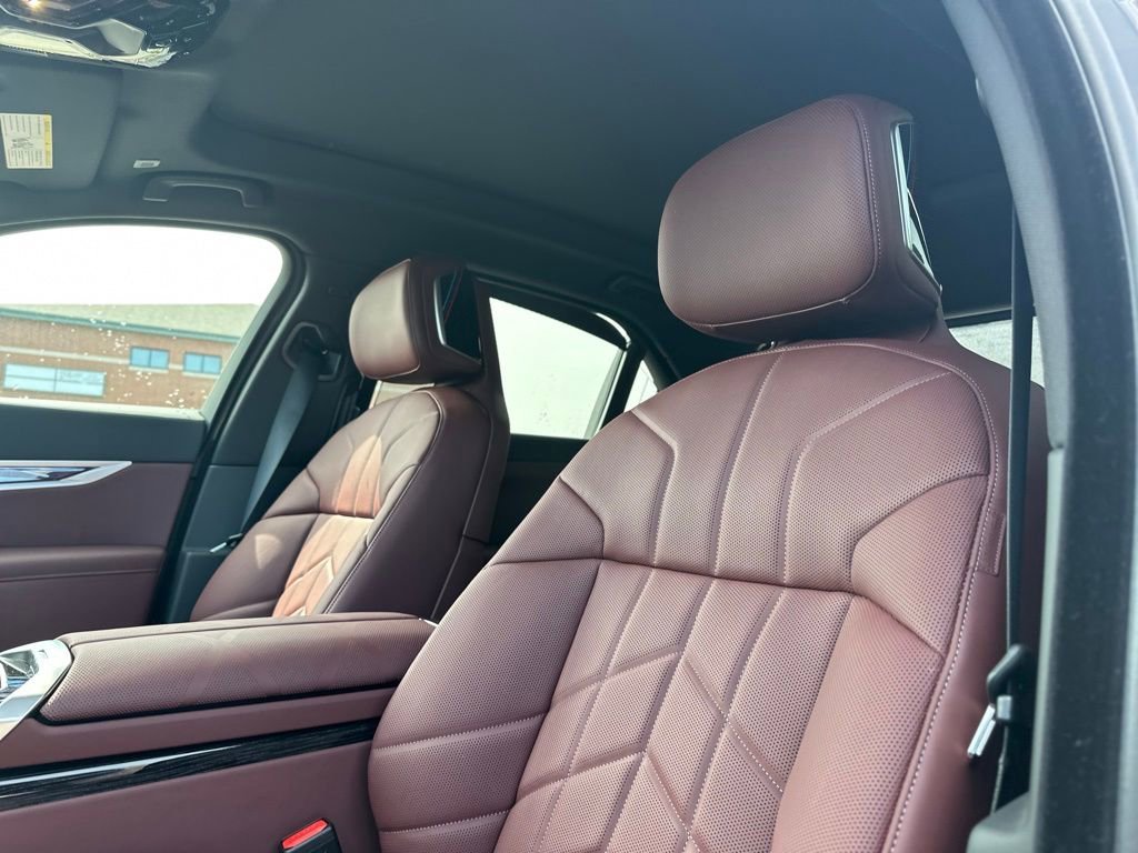 New 2026 Black Sapphire Metallic BMW 750e xDrive image 13