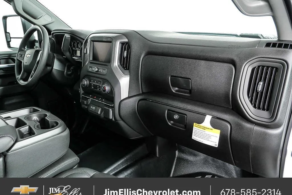 New 2026 Summit White Chevrolet WT image 20