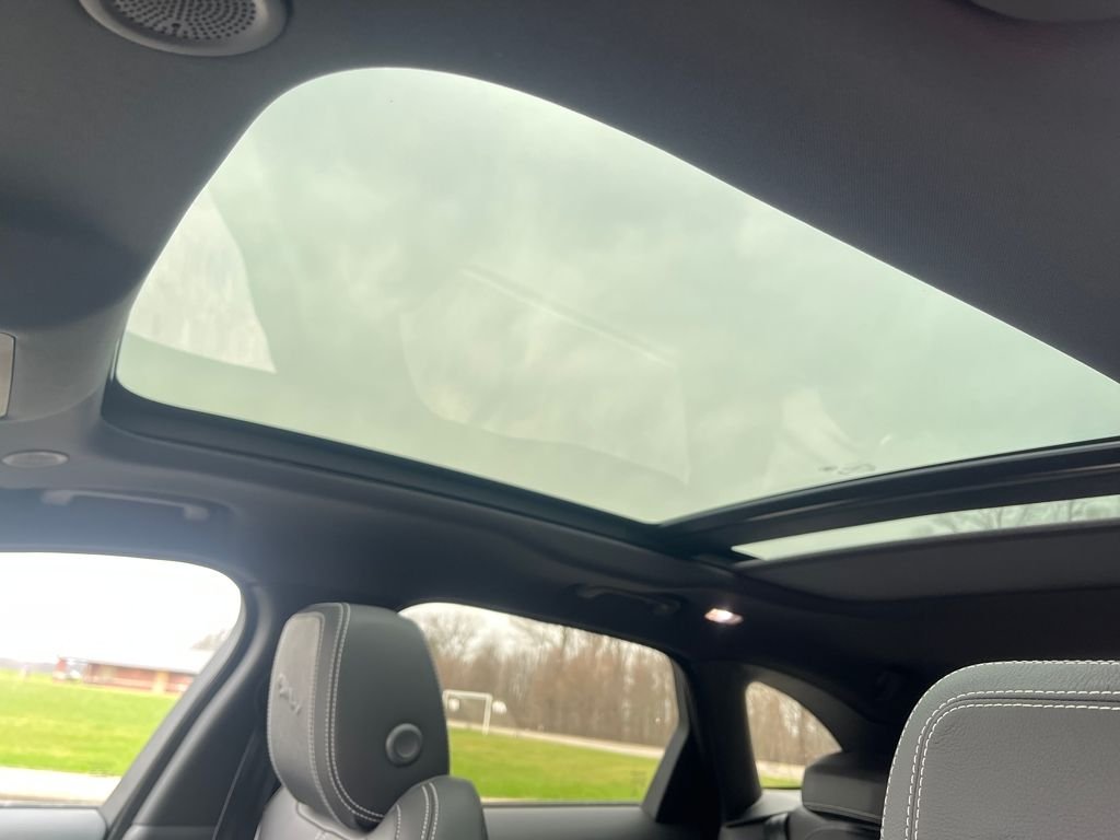 New 2026 Eiger Grey Jaguar P250 R-Dynamic S image 17
