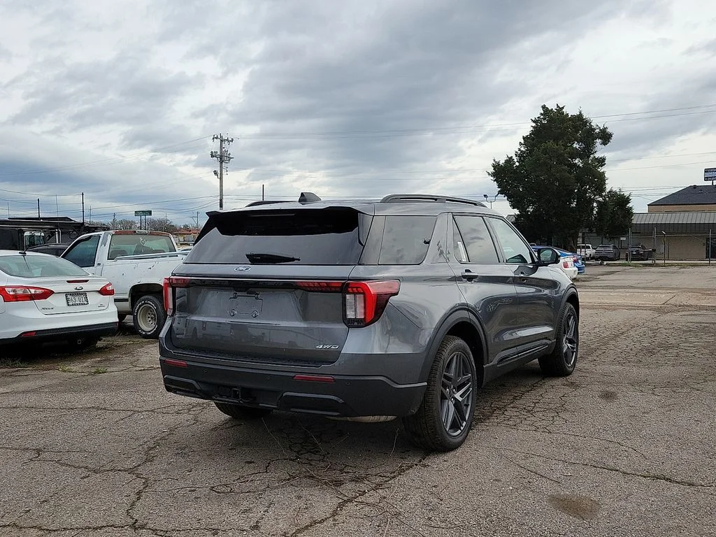 New 2026 Carbonized Gray Metallic Ford ST-Line image 5