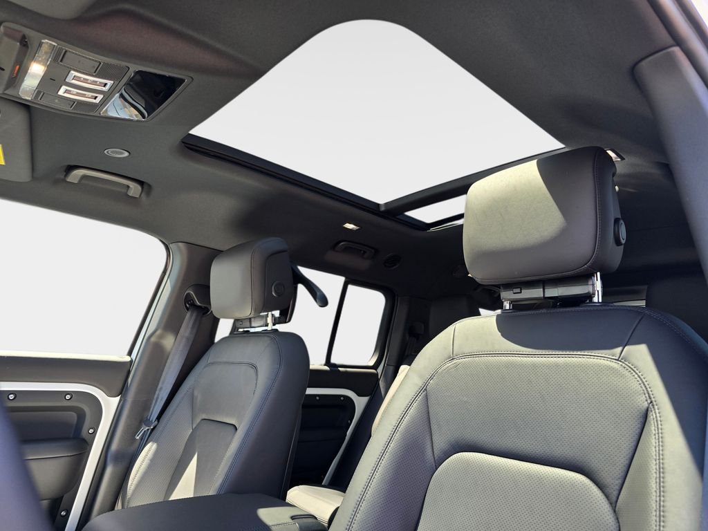 New 2026 Fuji White LAND ROVER X-Dynamic SE image 33