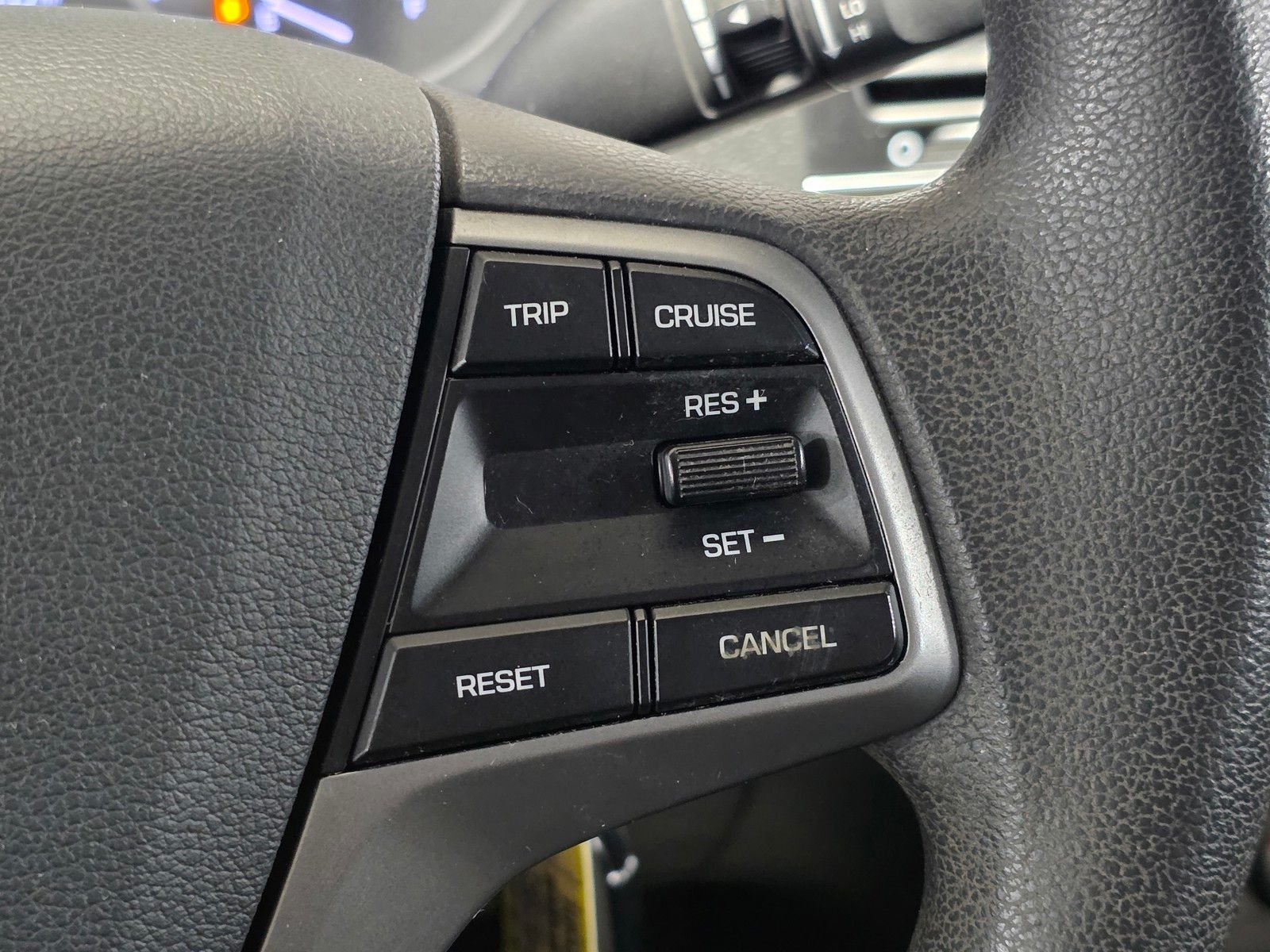 Used 2018 Quartz White Pearl Hyundai SE image 30