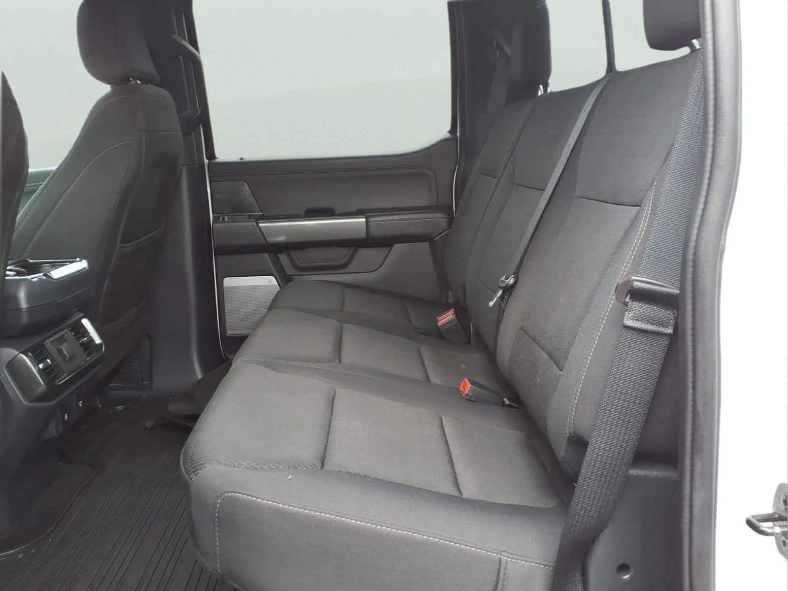 Used 2022 Oxford White Ford XLT image 29