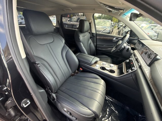Used 2025 Black Genesis 2.5T image 24