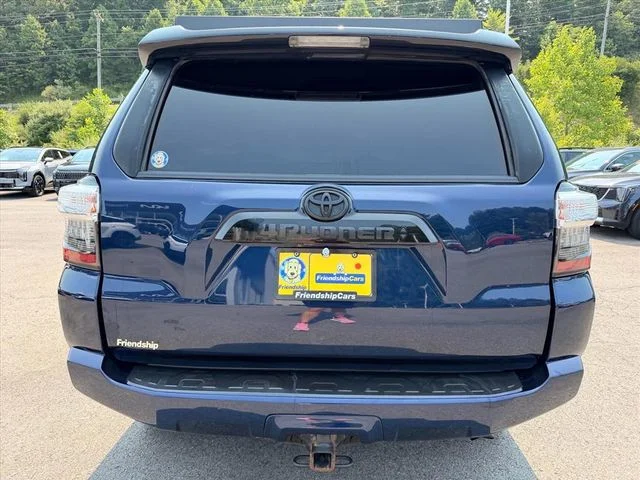 Used 2021 Blue Toyota Venture image 12