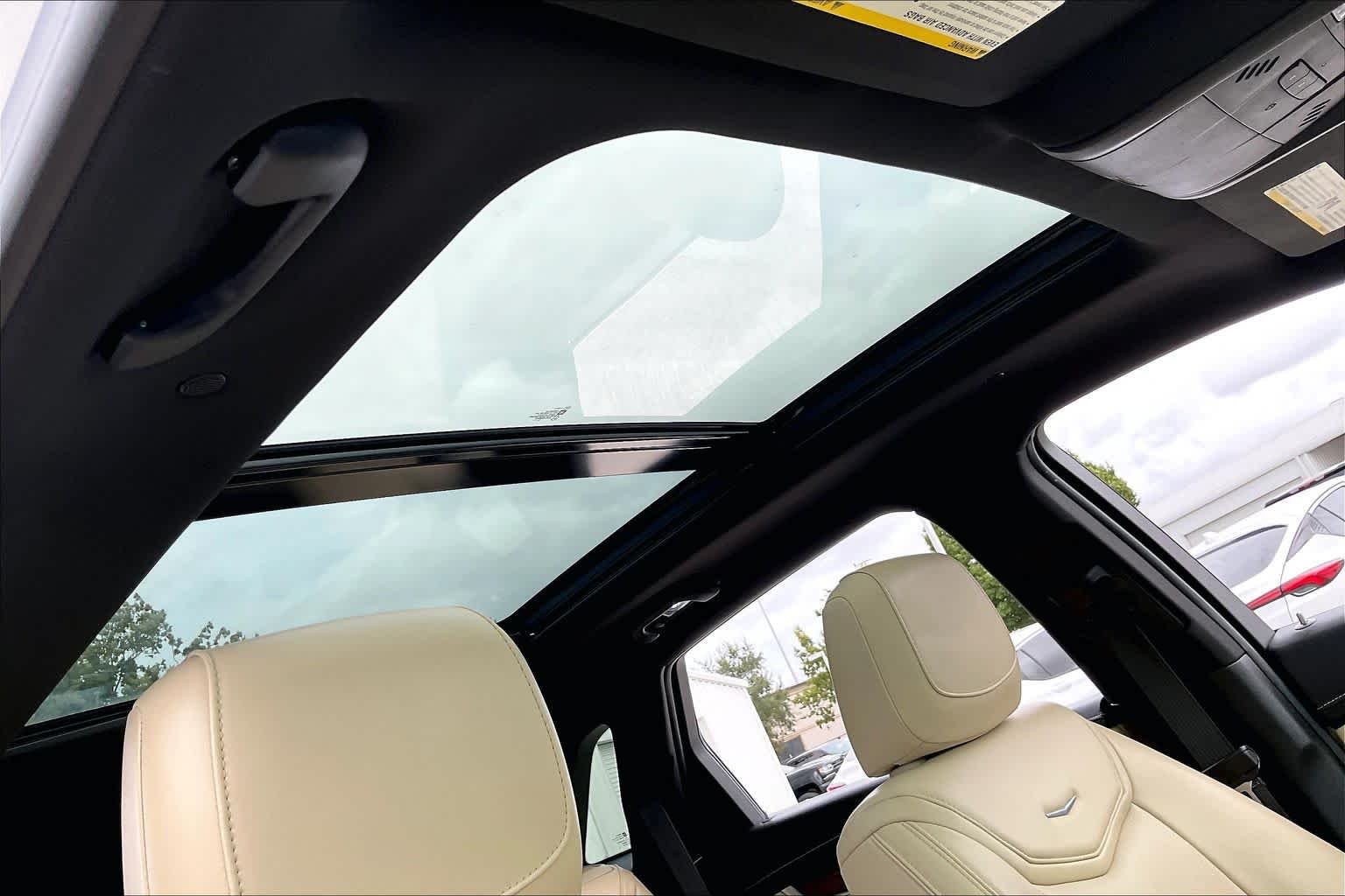 Used 2018 Crystal White Tricoat Cadillac Luxury FWD image 14