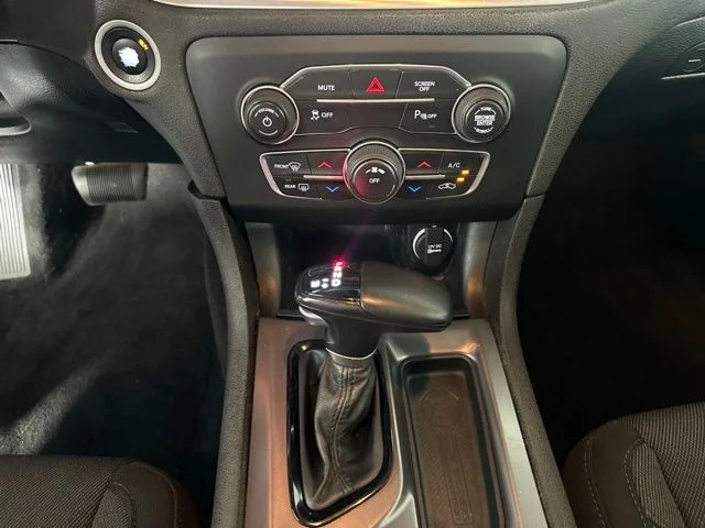 Used 2020  Dodge SXT image 15