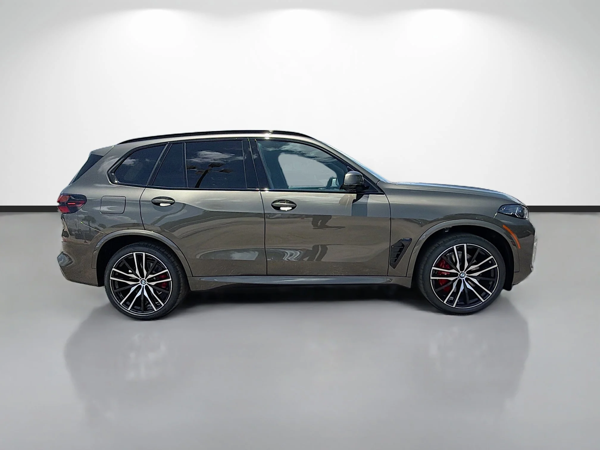New 2026 Manhattan Green Metallic BMW sDrive40i image 2