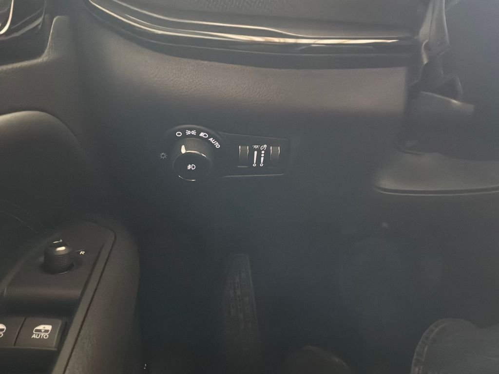 New 2026 Fathom Blue Pearl Coat Jeep Latitude image 19
