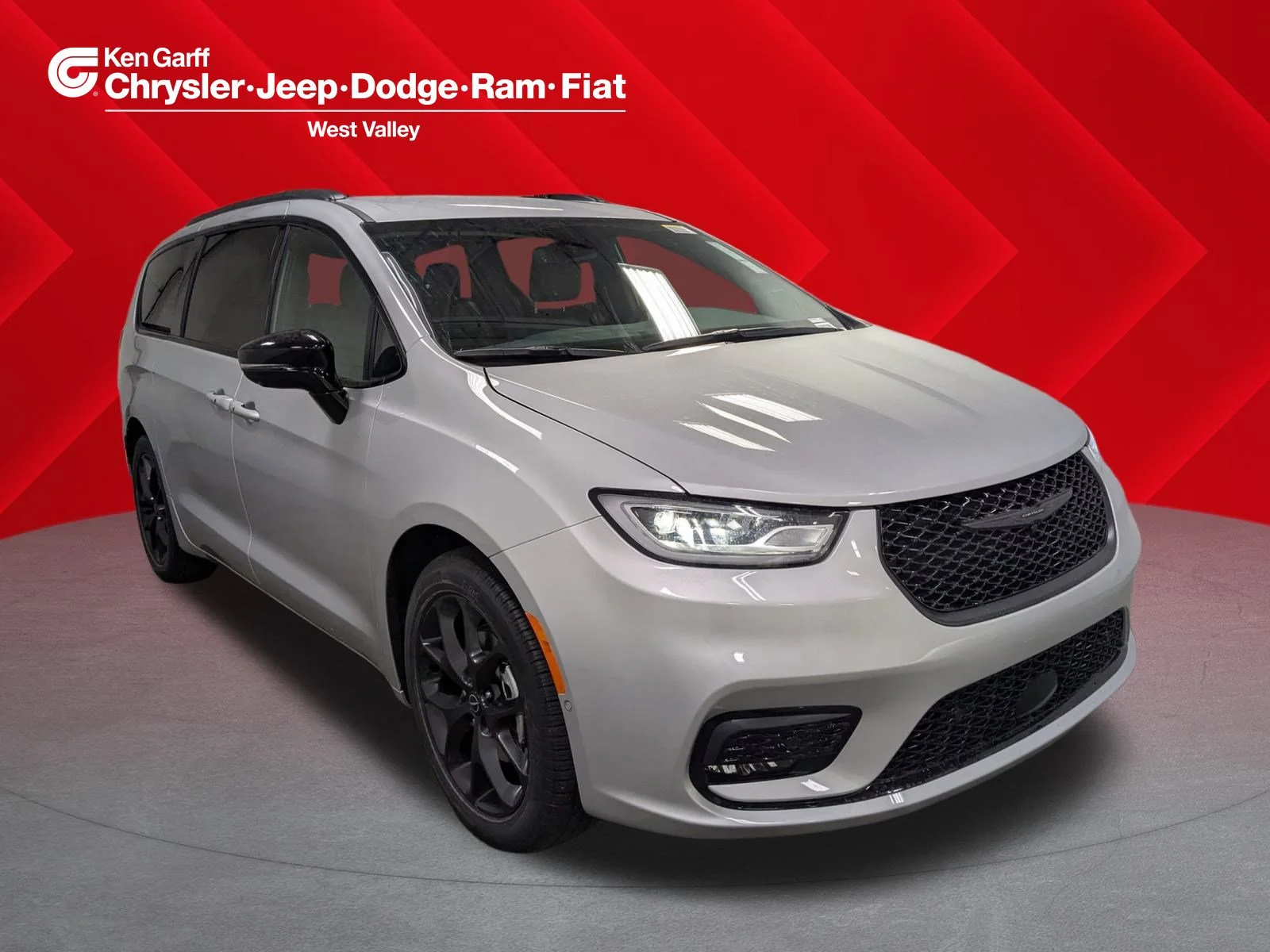 2026 Chrysler Pacifica Select's photo