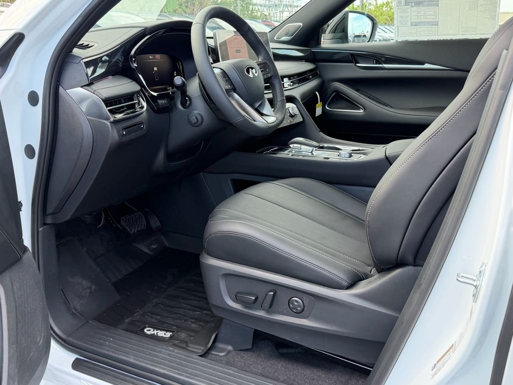 New 2027 RADIANT WHITE INFINITI Sport AWD image 13