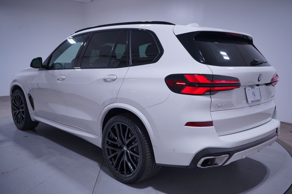 Used 2026 Alpine White BMW sDrive40i image 3