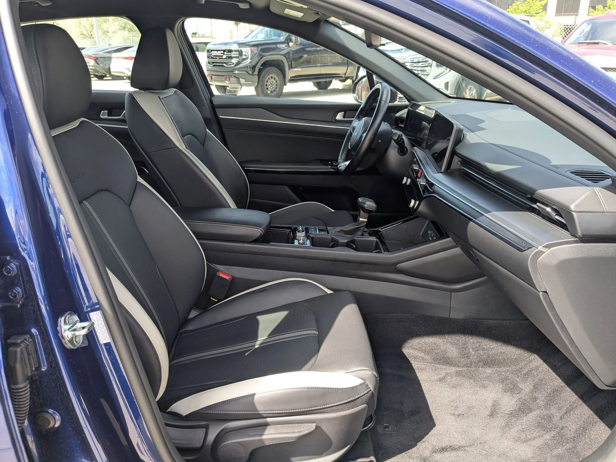 Used 2025 Yacht Blue Kia GT-Line image 28