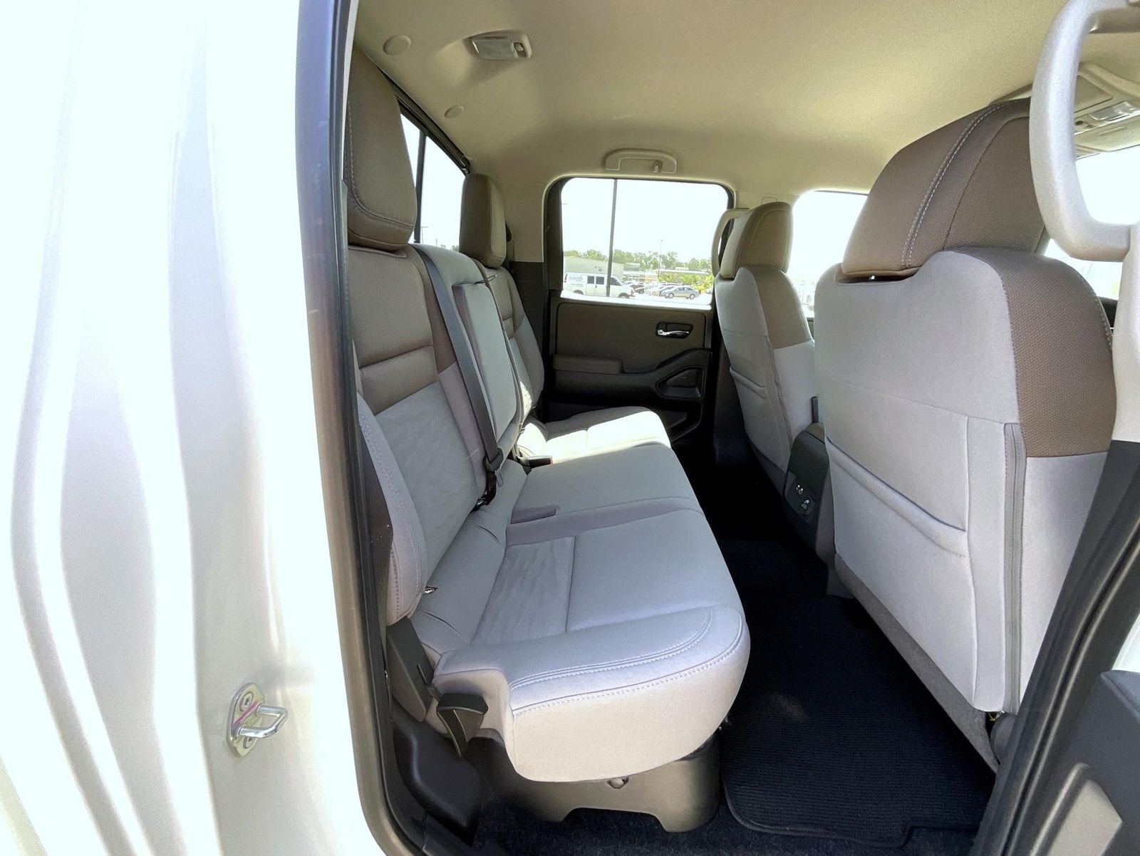 Used 2022 White Nissan SV image 19