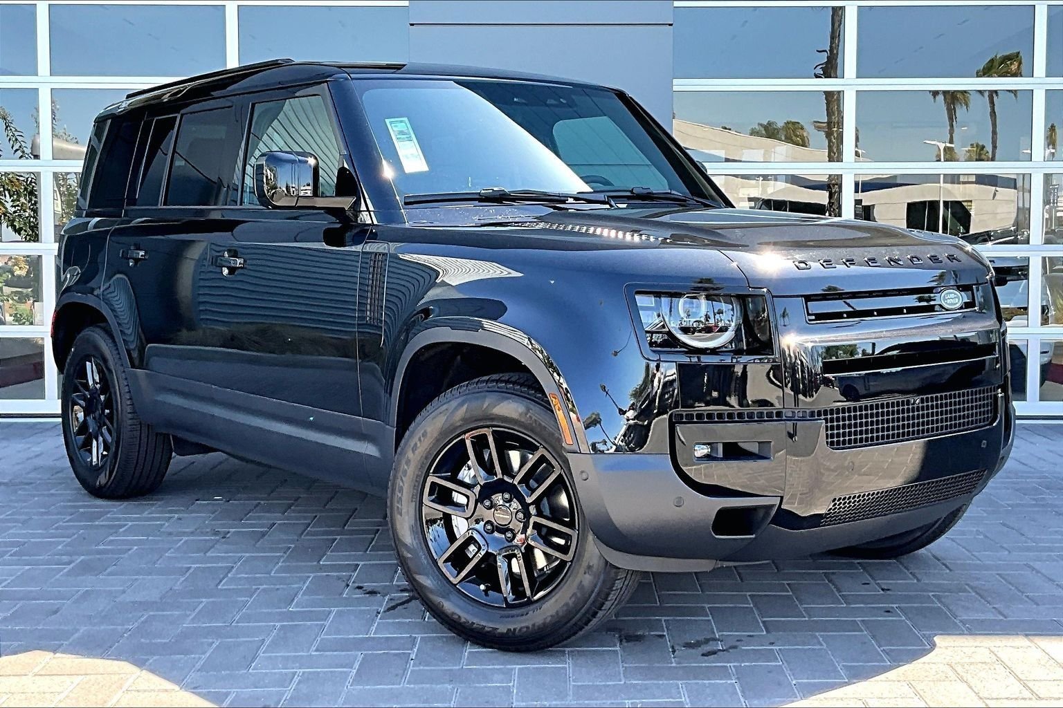 New 2026 Santorini Black LAND ROVER S image 2