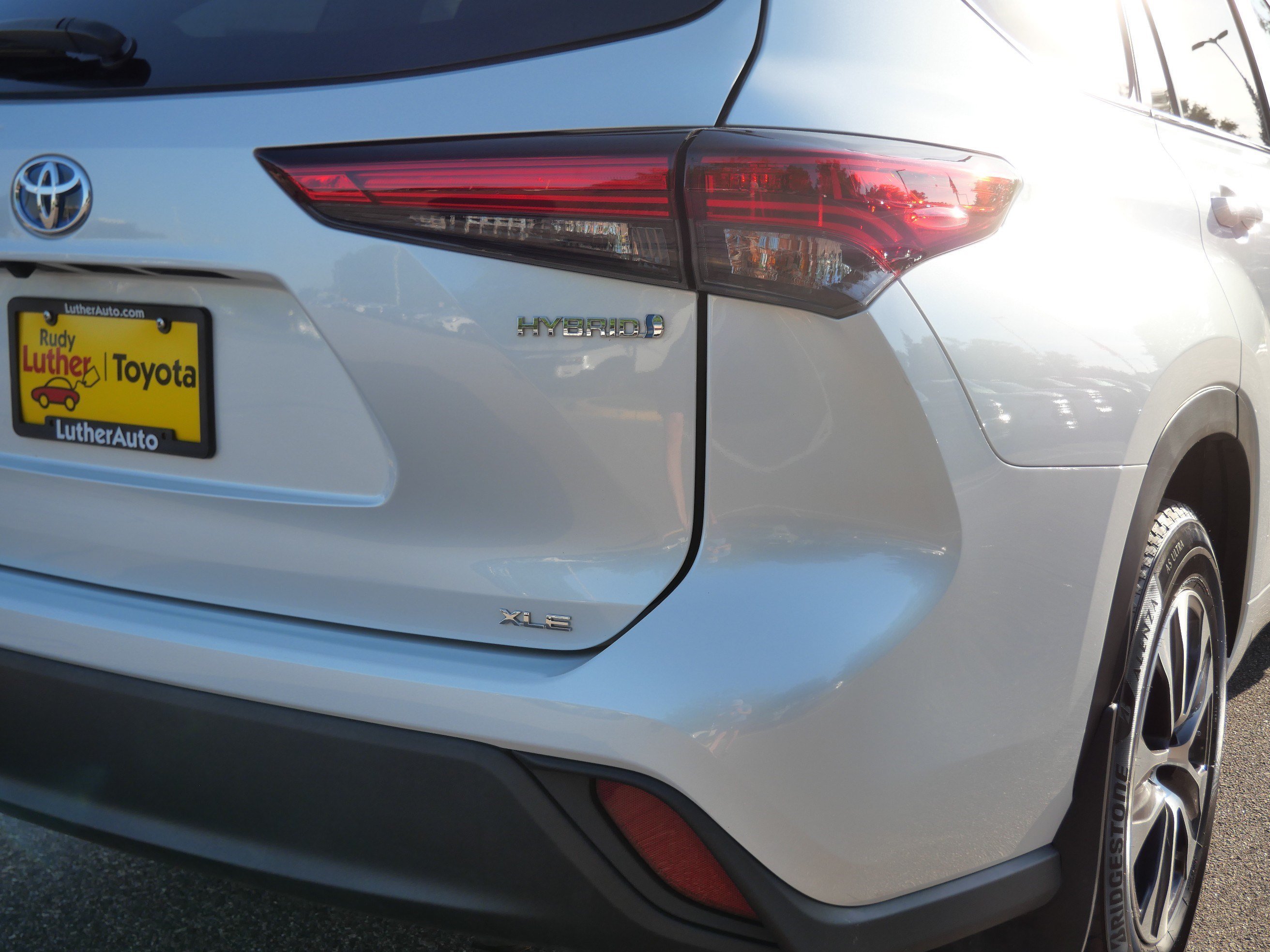 Certified Used 2020 Blizzard Pearl Toyota Limited image 17