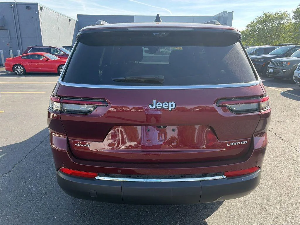 Used 2025 Velvet Red Pearlcoat Jeep Limited image 7
