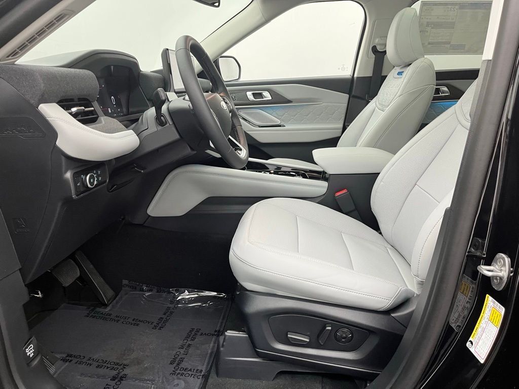 New 2026 Black Ford Platinum image 22