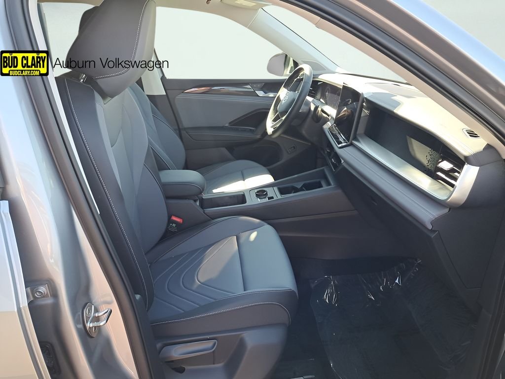 2025 Volkswagen Tiguan SE - Photo 19