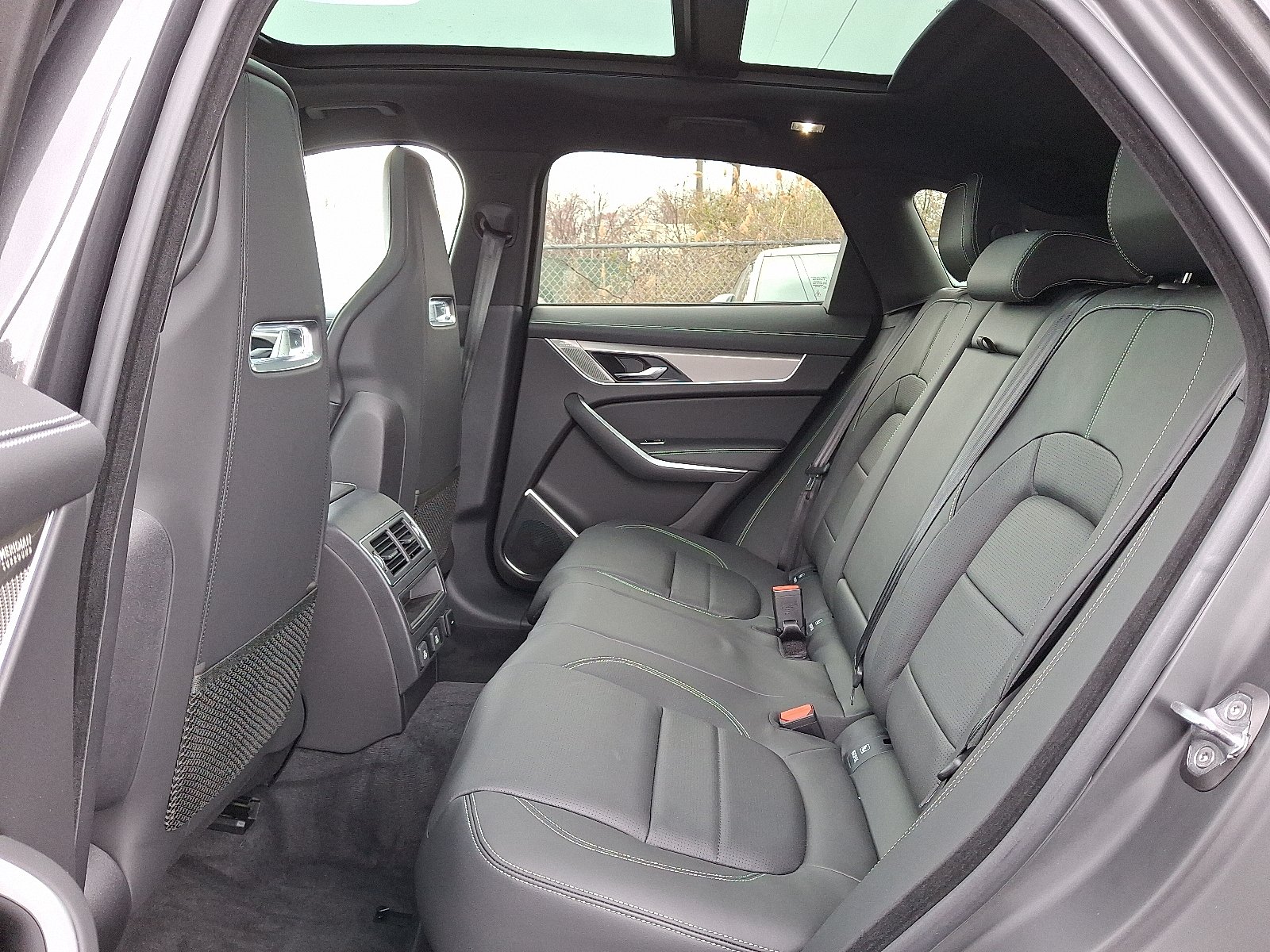 2026 Jaguar F-Pace R-Dynamic S - Photo 5