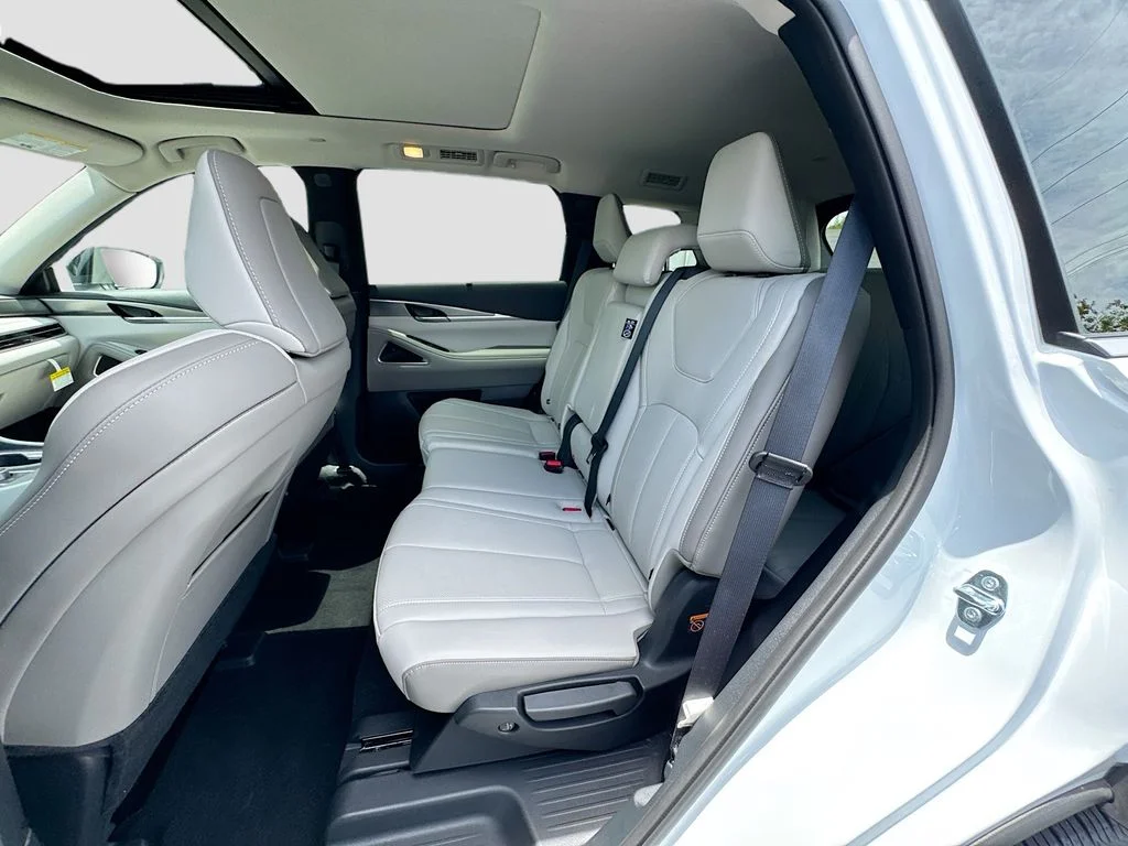 Certified Used 2026 White INFINITI LUXE image 26