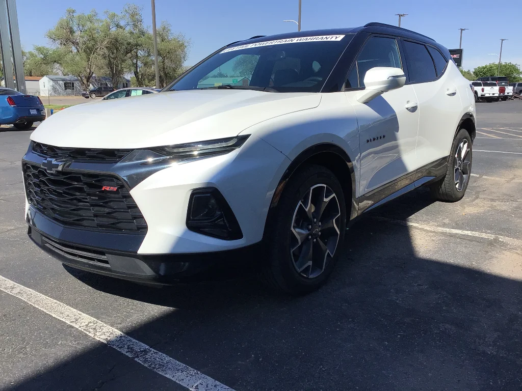Used 2022 Iridescent Pearl Tricoat Chevrolet RS image 3