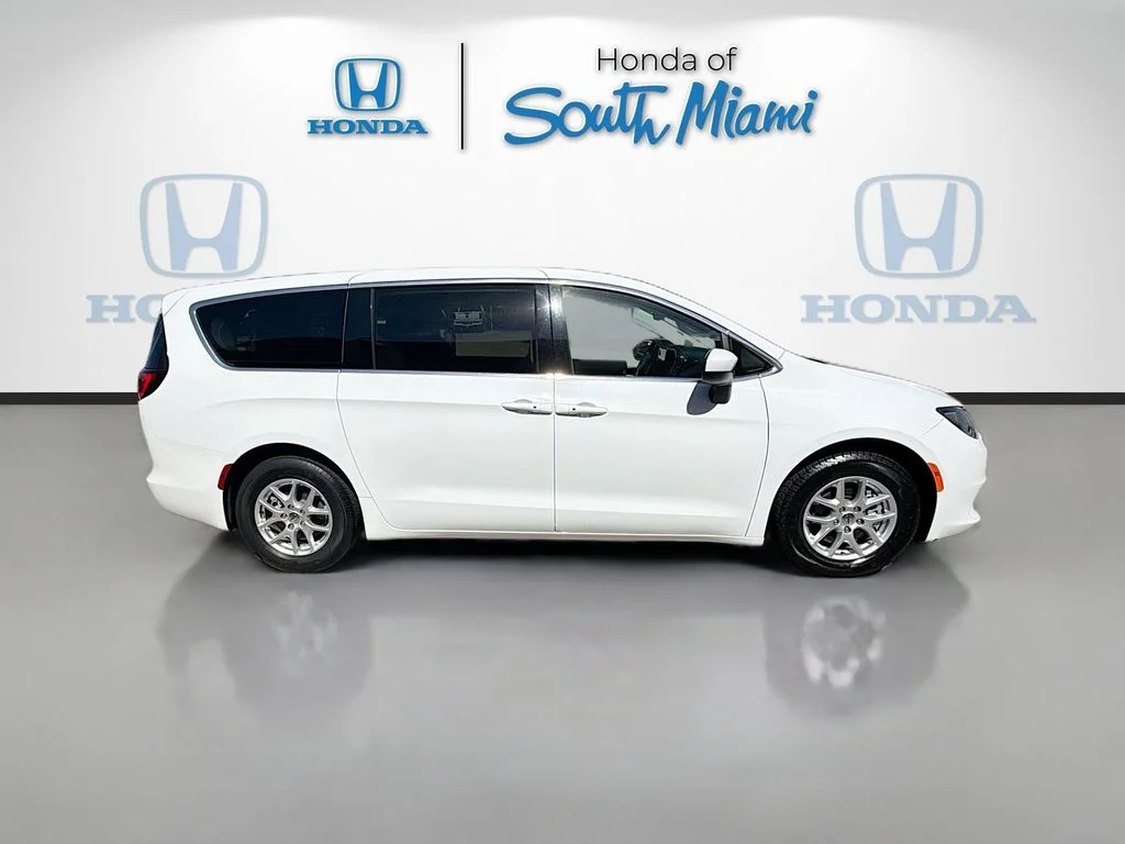 Used 2023 White Chrysler LX image 8