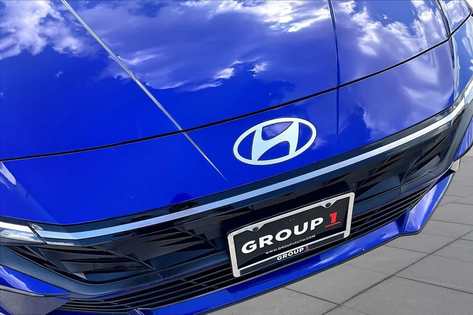 2025 Hyundai Elantra Limited - Photo 28