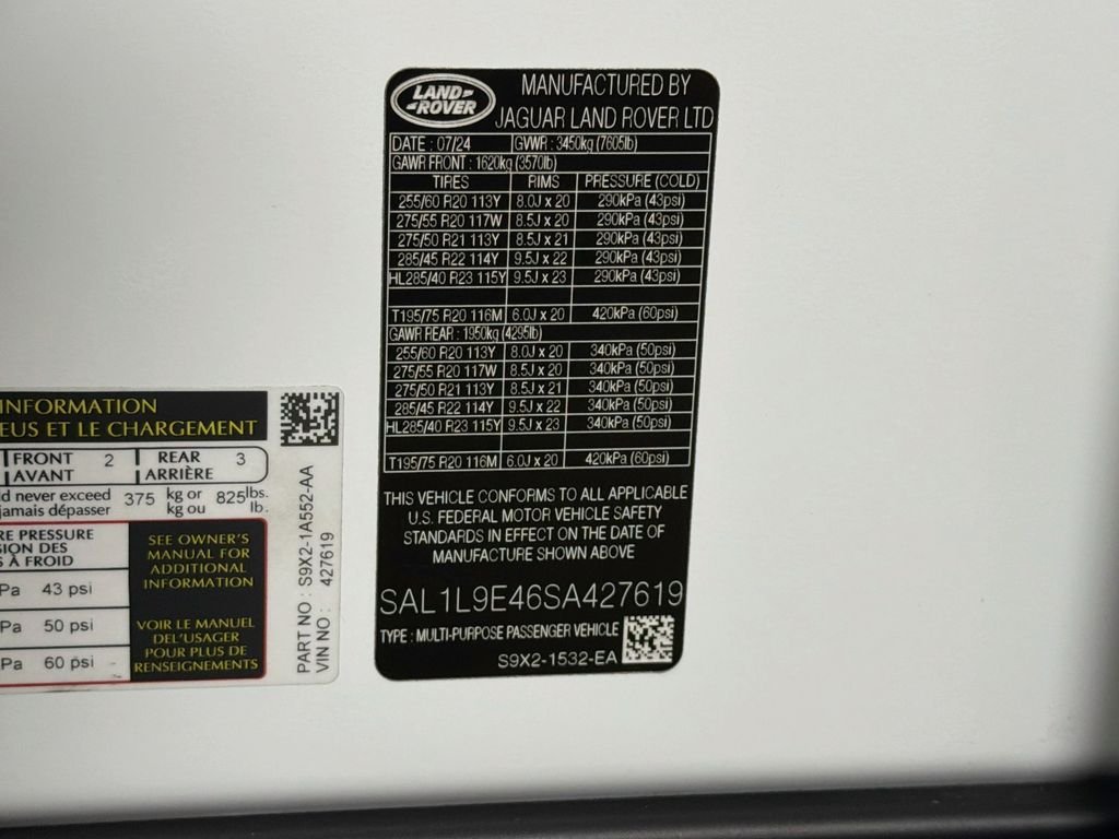 Used 2025 White Land Rover Dynamic SE image 34
