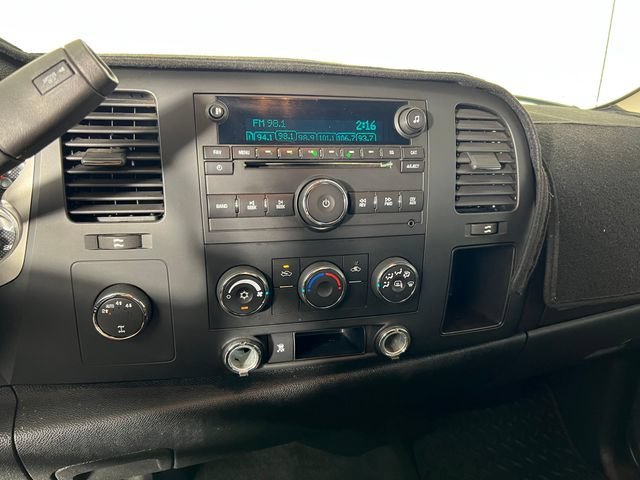Used 2009 SUMMIT WHITE Chevrolet LT image 17