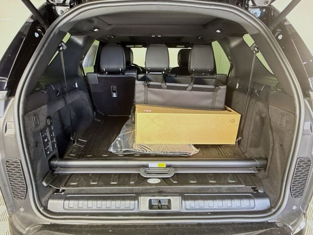 New 2026 Santorini Black Land Rover Dynamic SE image 28
