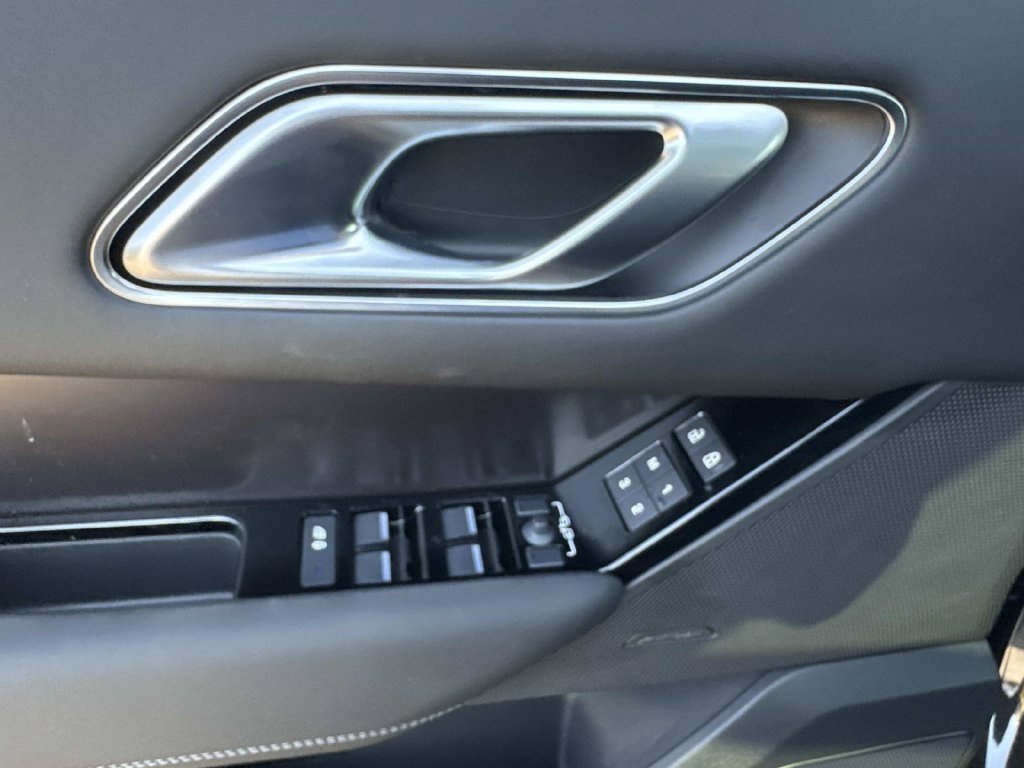 New 2026 Santorini Black LAND ROVER  image 12