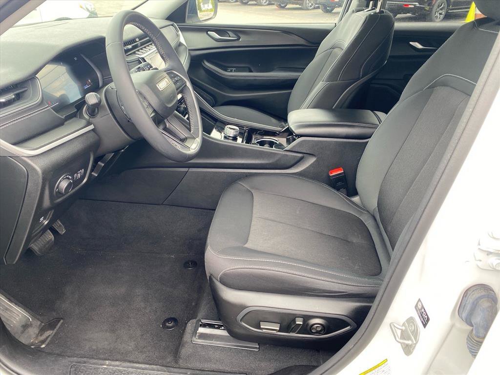Used 2023 Bright White Clearcoat Jeep Laredo image 9