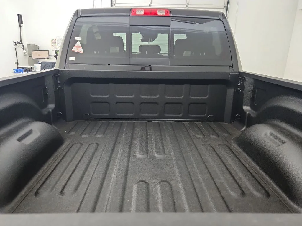 New 2026 Diamond Black Crystal Pearl-Coat Exterior Paint RAM Tradesman image 32