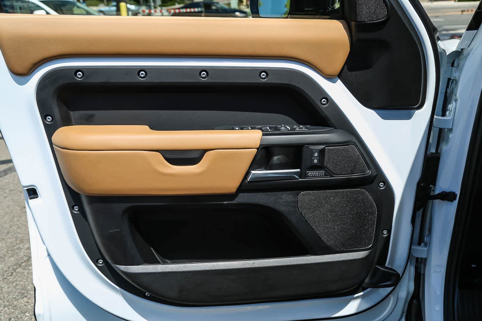 New 2026 Fuji White Land Rover X-Dynamic SE image 23