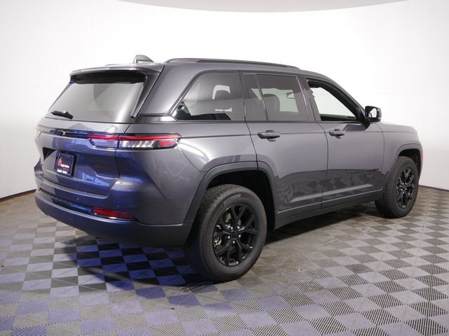 Certified Used 2024 Gray Jeep Altitude image 7