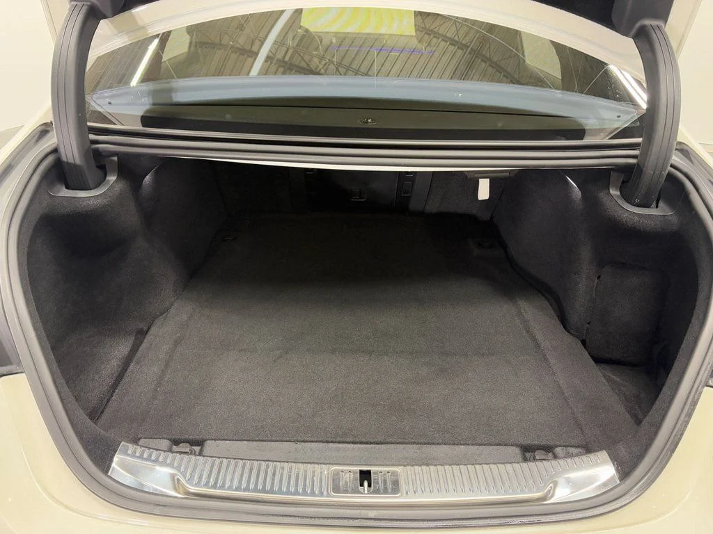 Certified Used 2023 MANUFAKTUR Diamond White Mercedes-Benz S 580e image 33