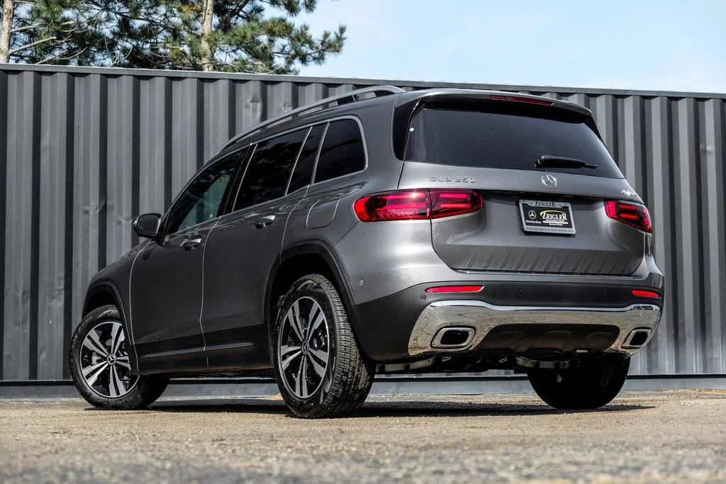 New 2026 Mountain Grey Metallic Mercedes-Benz GLB 250 image 37