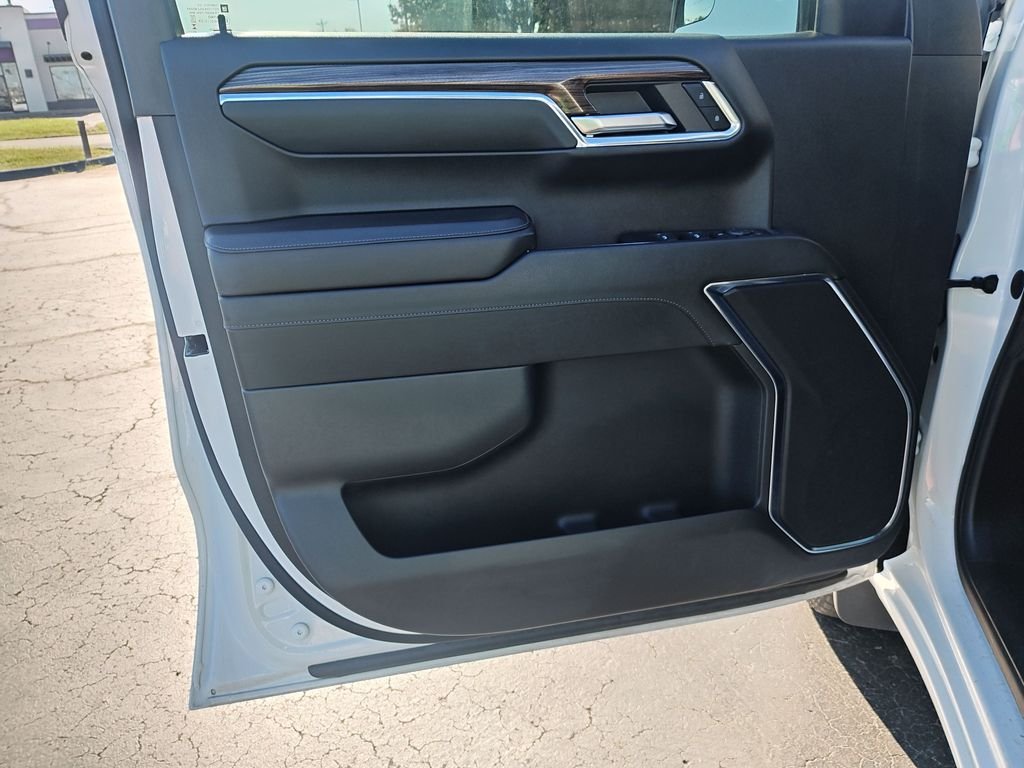 Used 2024 White Chevrolet LT image 12