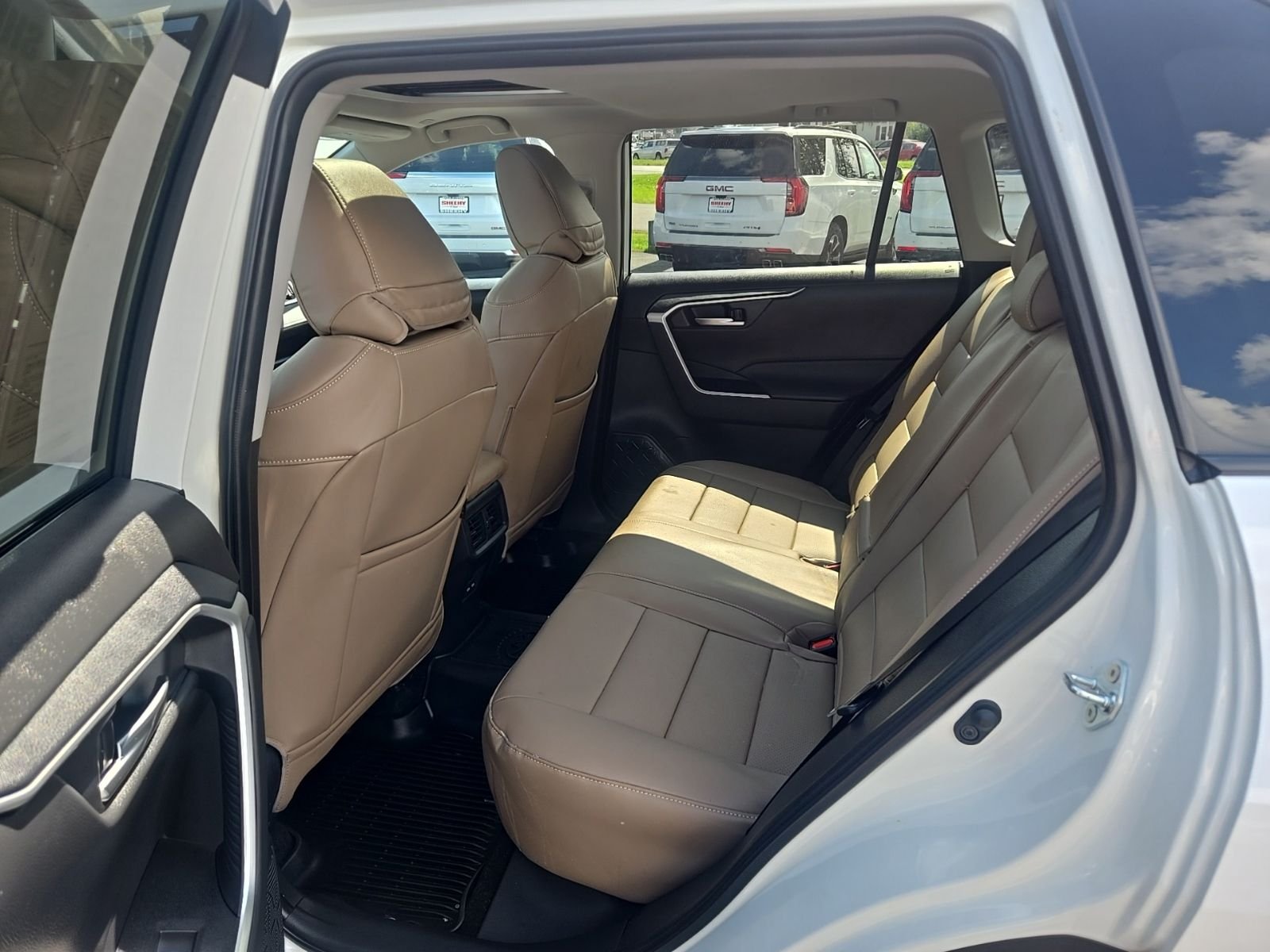 Used 2025 White Toyota XLE image 18
