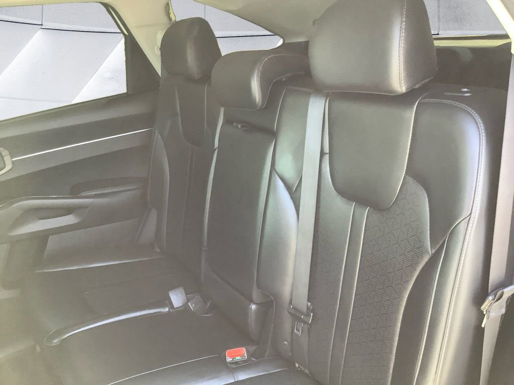 Used 2023 White Kia X-Line S image 18