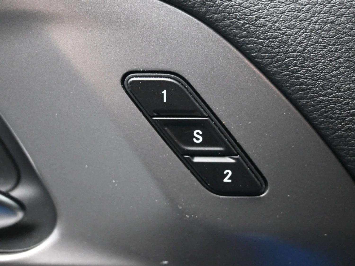 New 2026 Hydro Blue Pearl-Coat Exterior Paint Chrysler Select image 20