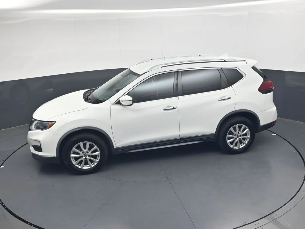 Used 2018 Glacier White Nissan SV image 18