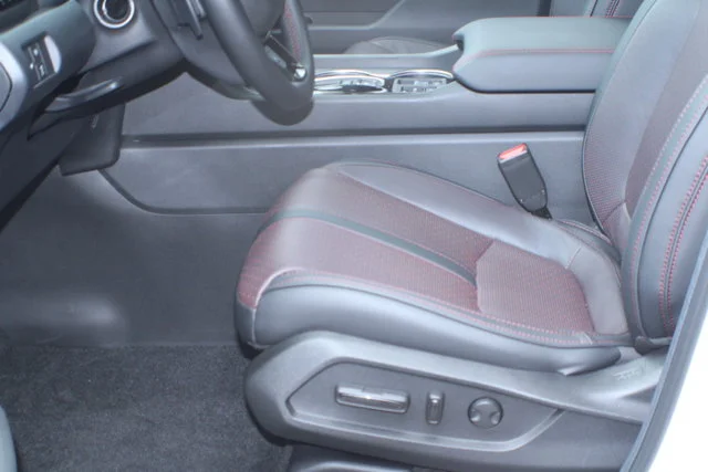 Used 2025 Platinum White Pearl Honda Black Edition image 14