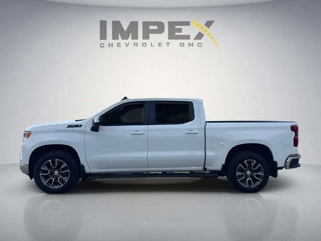 Used 2024 Summit White Chevrolet LT image 4