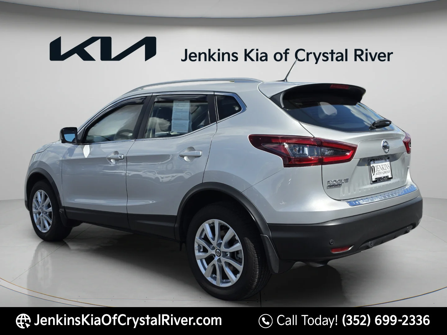 Used 2020 Brilliant Silver Metallic Nissan SV image 7
