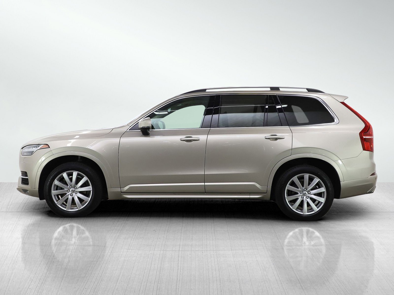 Used 2016 Volvo XC90 Momentum with VIN YV4A22PK9G1047563 for sale in Burnsville, Minnesota