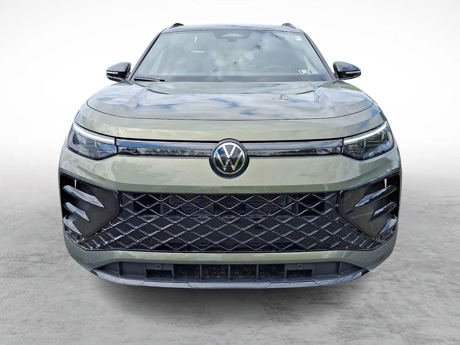 New 2026 X52T/AVAGRNBLKR Volkswagen SE R-Line Black image 2