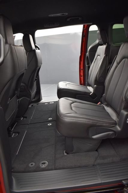 New 2026 Red Hot Pearl-Coat Exterior Paint Chrysler LX image 10